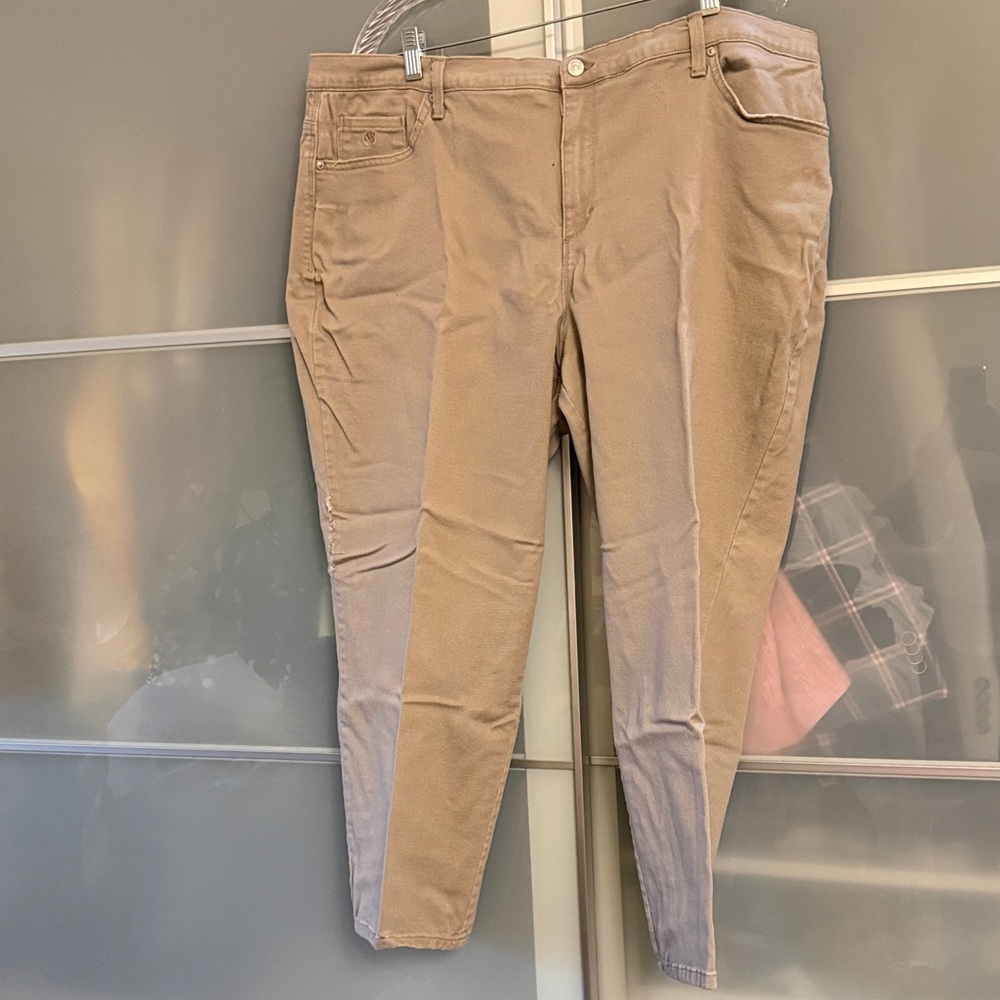 Gloria Vanderbilt Women's Beige Skinny Jeans